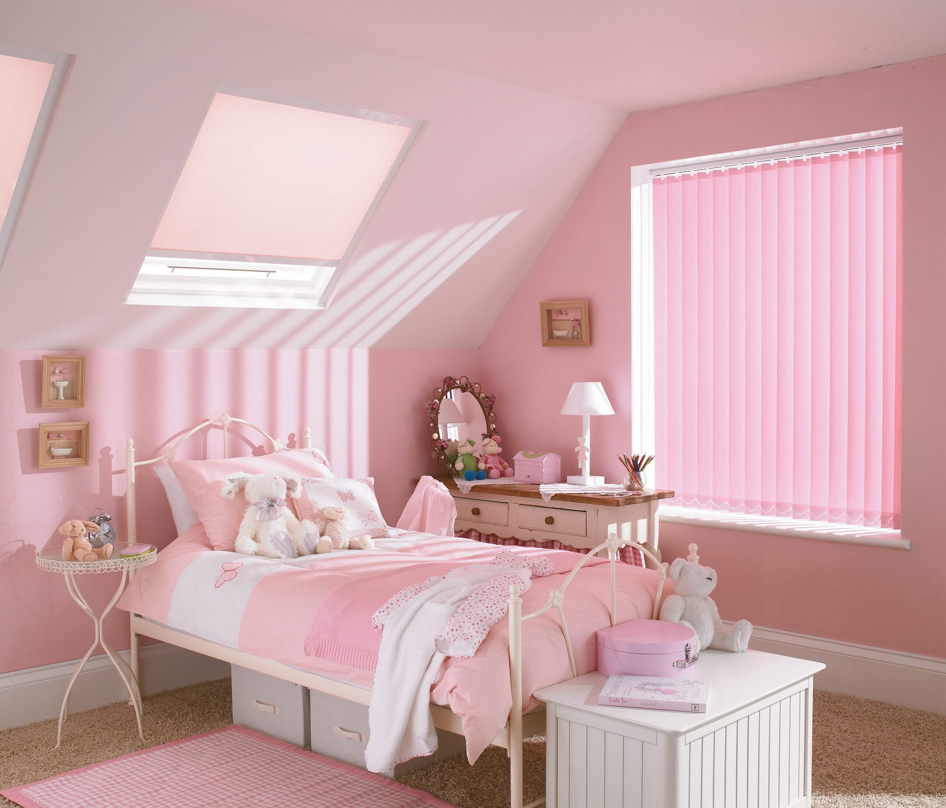 Комната в розовых тонах. Краска Europaint оптилатекс. Спальня для девочки в розовых тонах. Детские комнаты для девочек. Розовая комната для девочки.